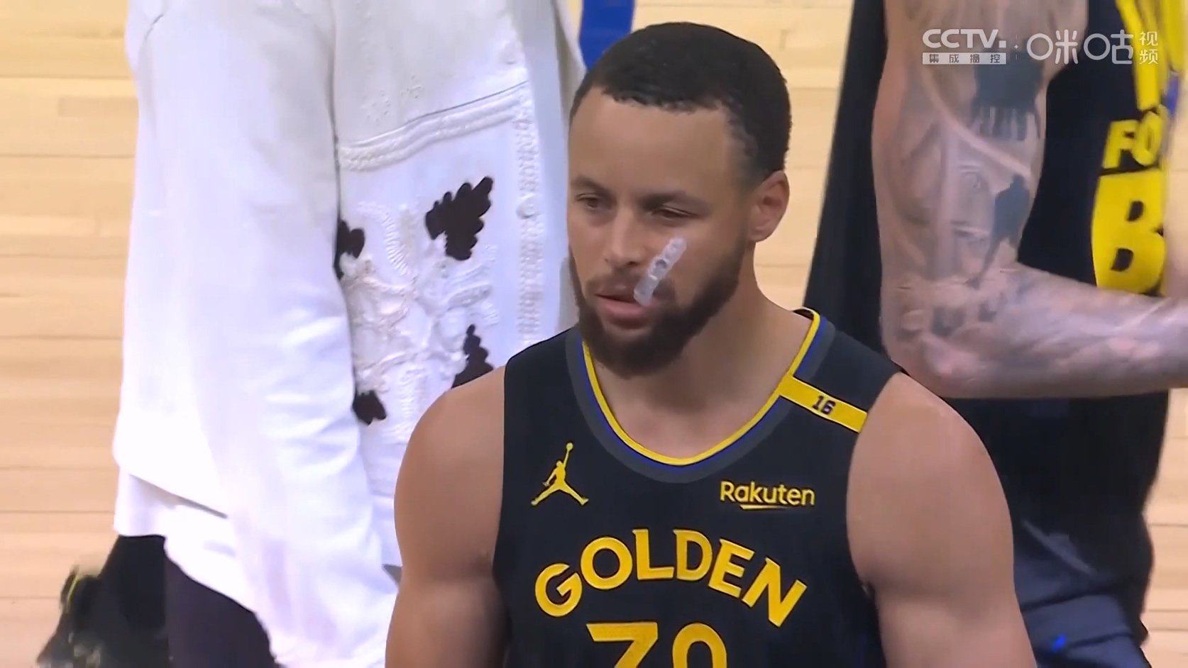 【90分钟足球网 www.90oo.com】2025-05-03 NBA R1G6 火箭vs勇士 1080 hdtv migu.ts_20.jpg