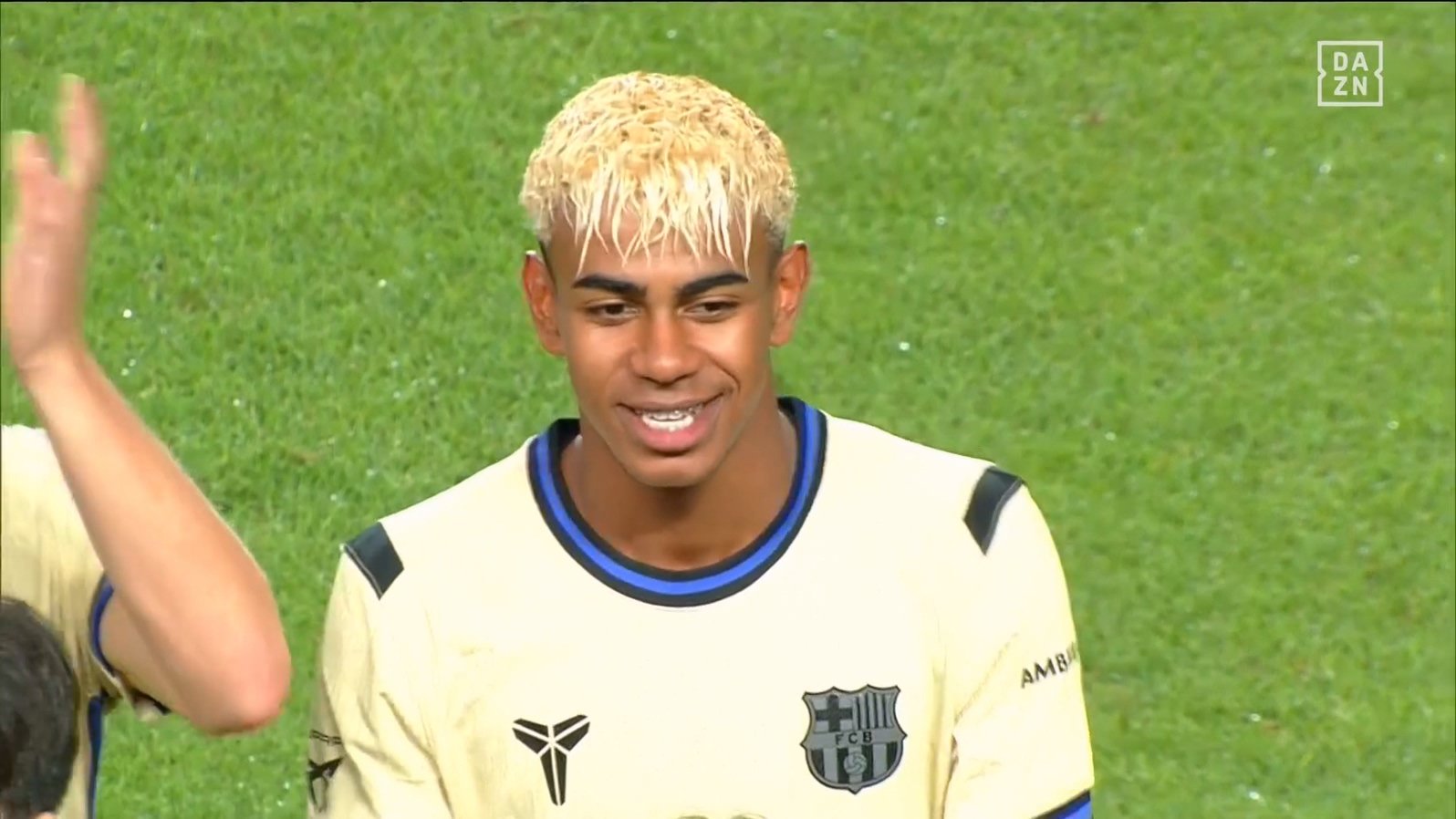 【90分钟足球网】2025-07-31 友谊赛 首尔vs巴萨 1080 dazn hdtv.mkv_20250803_151425.238.jpg