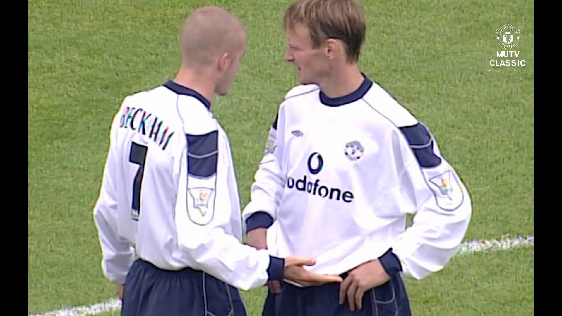 2000-01 EPL MD03 West Ham United 2-2 Manchester United (26.8.2000) 480p59.94fps .jpg