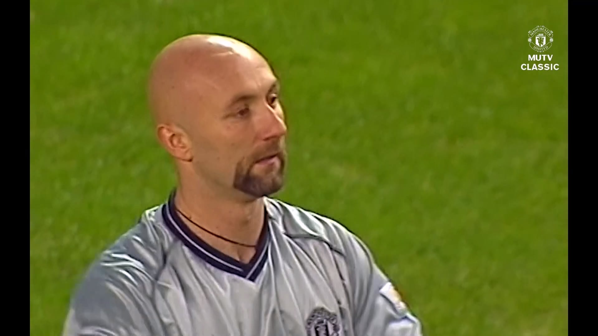 2000-01 EPL MD22 Manchester United 3-1 West Ham United (1.1.2001) 480p59.94fps E.jpg