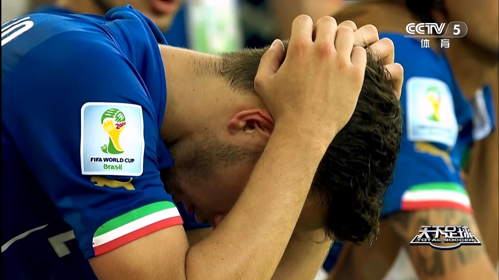 【90分钟足球网 www.90oo.com】2026-04-06 天下足球（那些年我们一起追的蓝衣军团）10.jpg